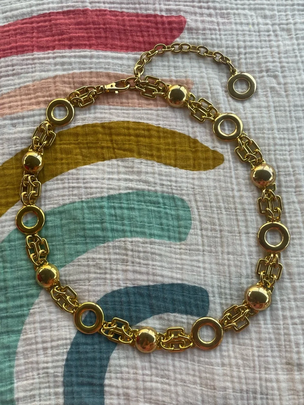 90s Gold Tone Metal Link Chain Belt with  Adjustable O-Ring (XS)